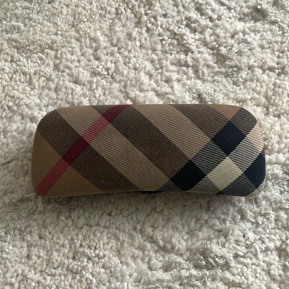 Authentic Burberry Nova Check Clamshell Case with Hugo Boss Microfiber Cloth - Picture 5 of 6